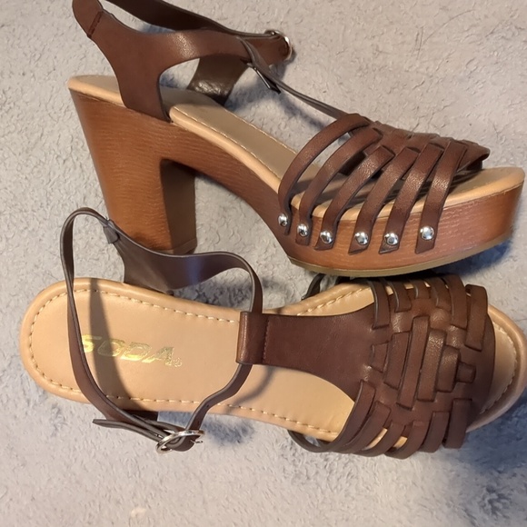 Soda Heeled Sandals - Picture 3 of 5